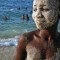 Photo 20: Ein Junge mit Sand im Gesicht am Strand von Stonetown, Sansibar 2008  © Werner Mansholt